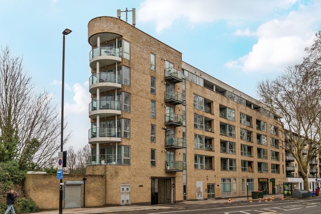 Property photo 1 of 16 1414639-1-698Db62...