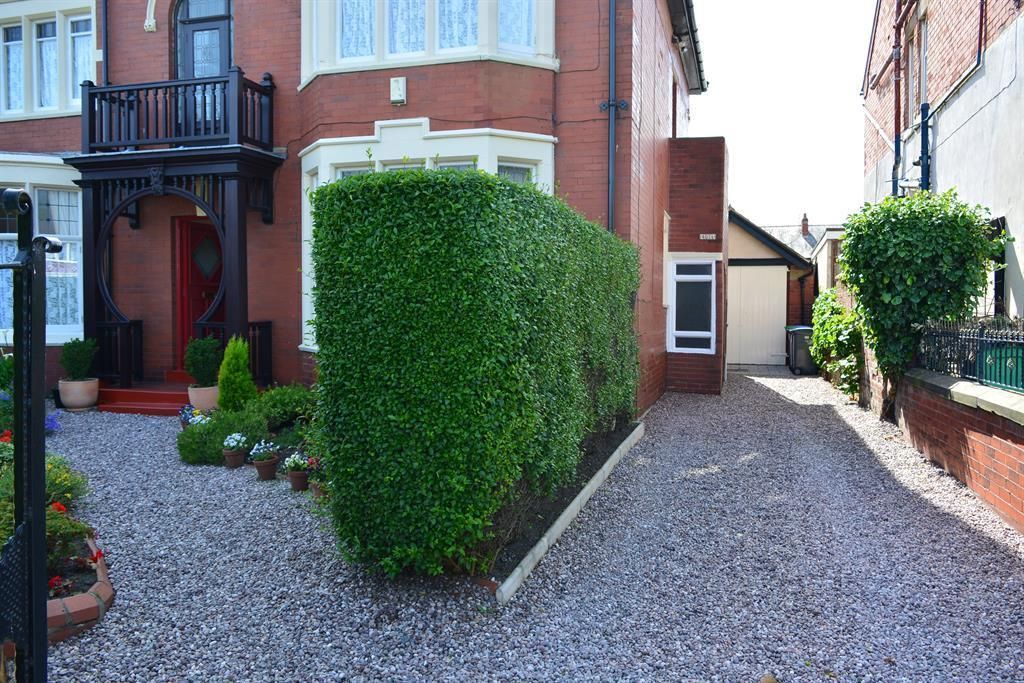 Property photo 2 of 6