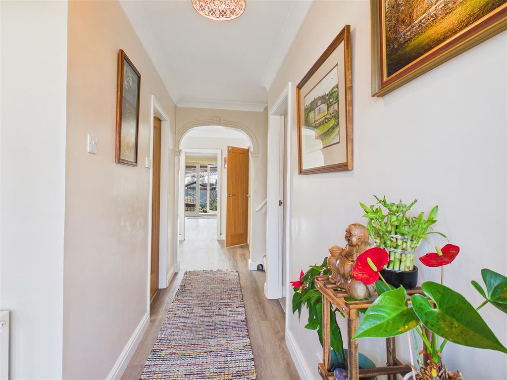 Property photo 3 of 19 Entrance Hall