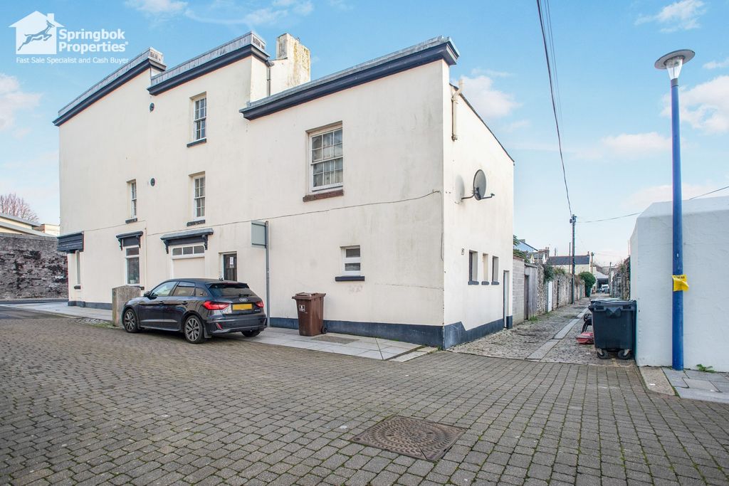 Property photo 1 of 11 Front View