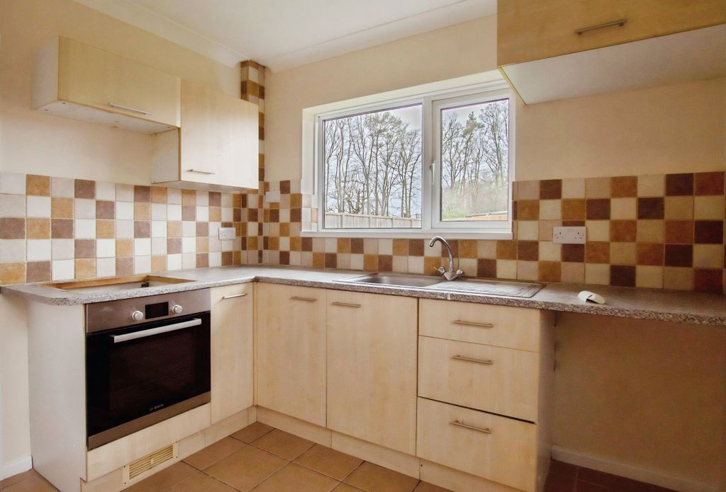 Property photo 2 of 8 Kitchen