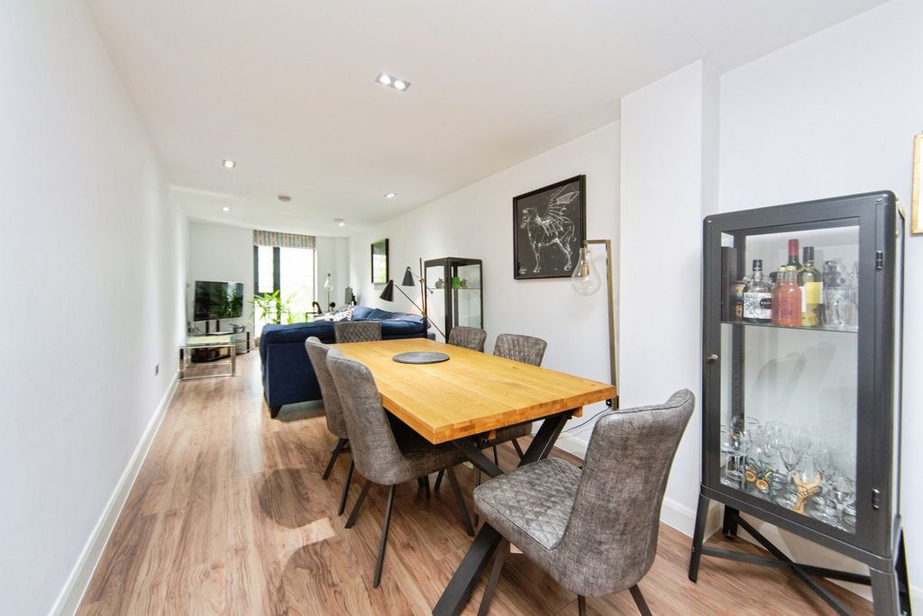 Property photo 2 of 20 Pbox-Img.Jpg