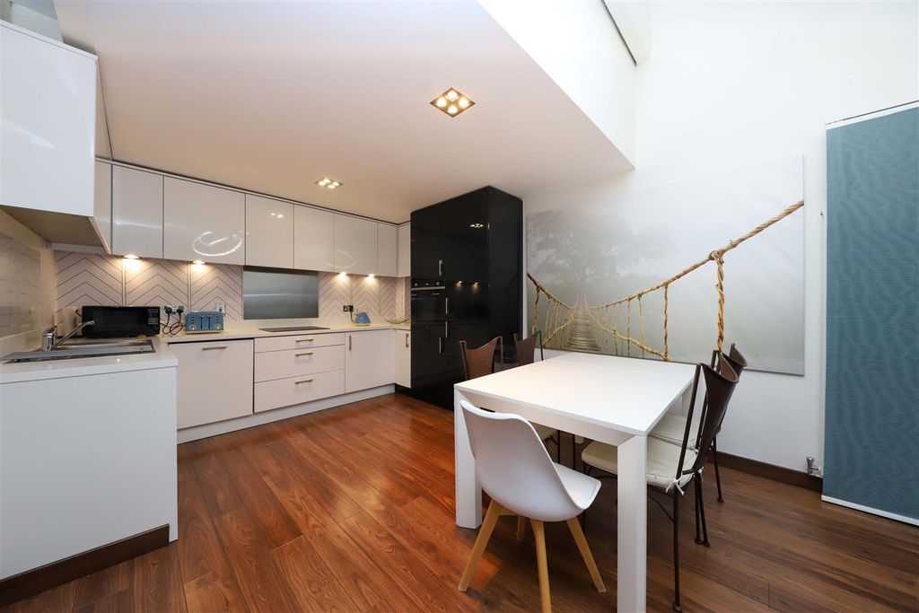 Property photo 2 of 25