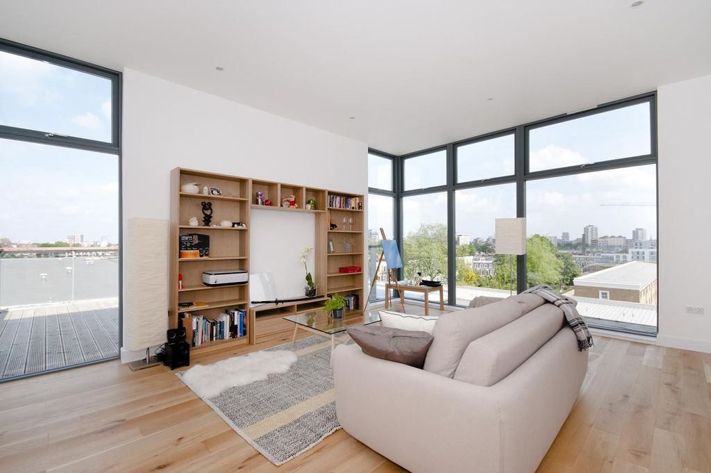 Property photo 3 of 11