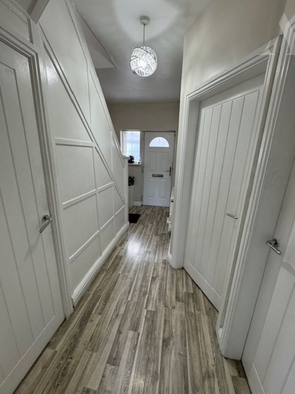 Property photo 2 of 17 10 Stetchford Road Hallway