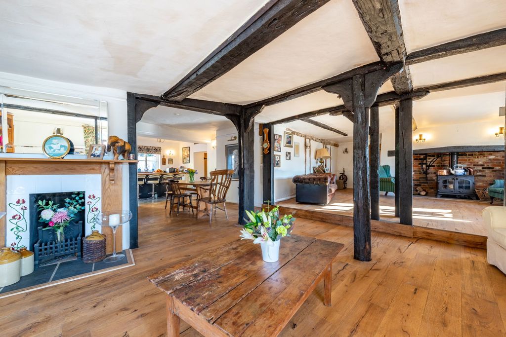 Property photo 2 of 27