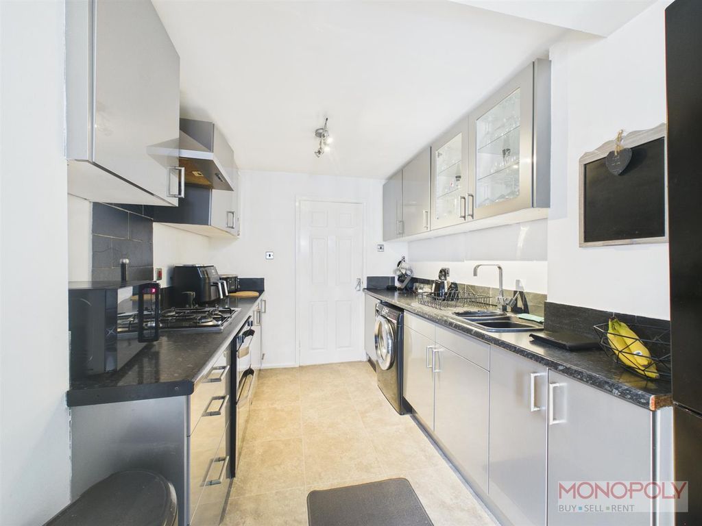 Property photo 2 of 15 Kitchen