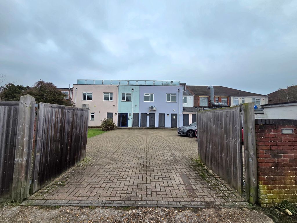 Property photo 1 of 8 Image