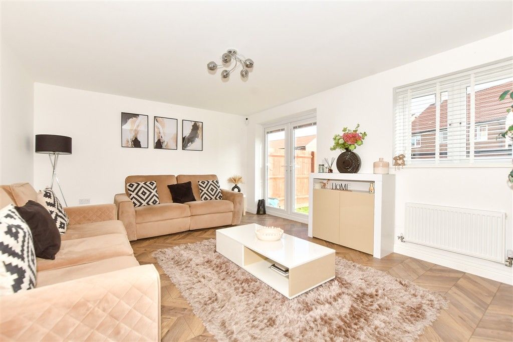 Property photo 3 of 14 Lounge