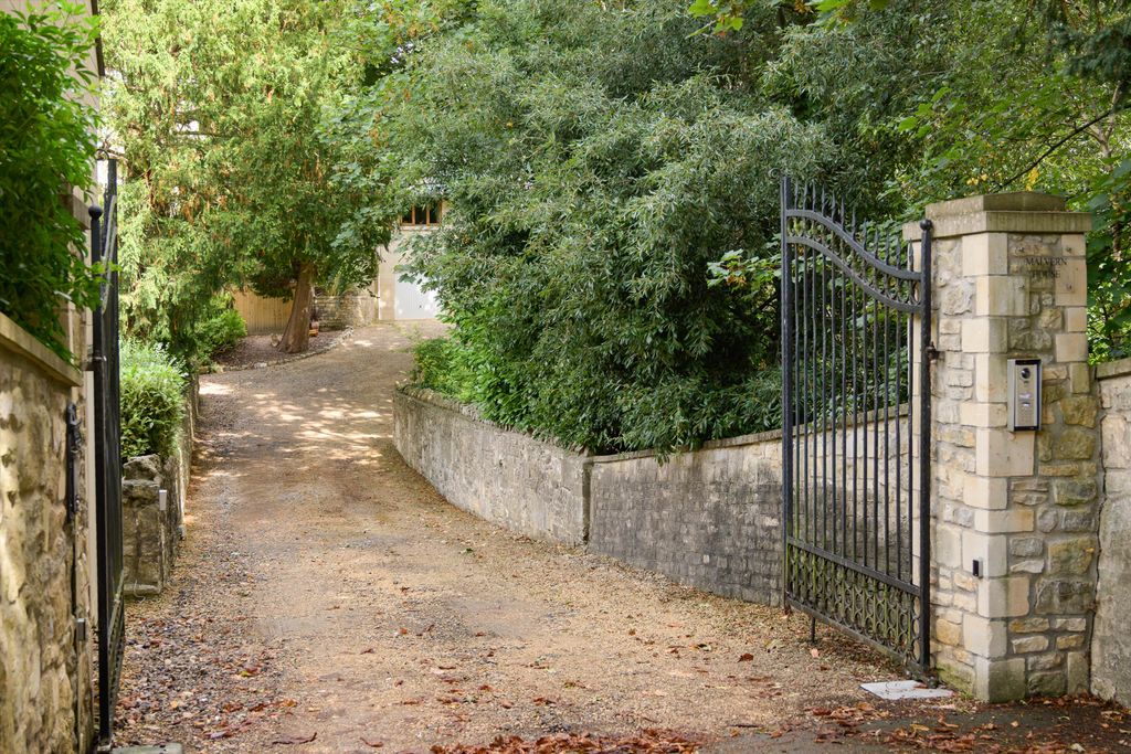 Property photo 2 of 28 Image