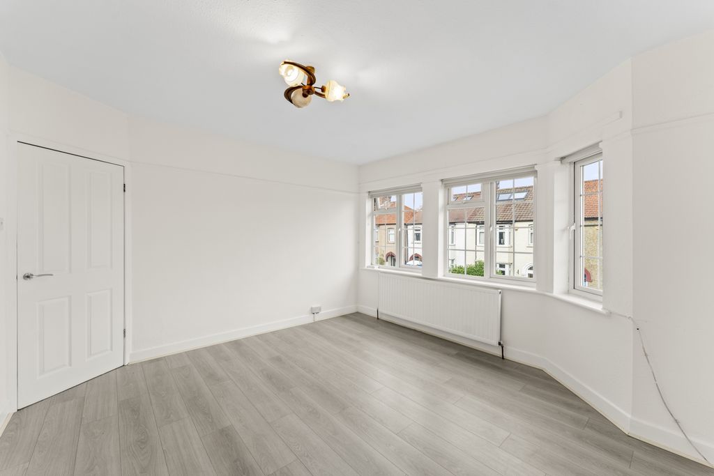 Property photo 2 of 10 Photo 4