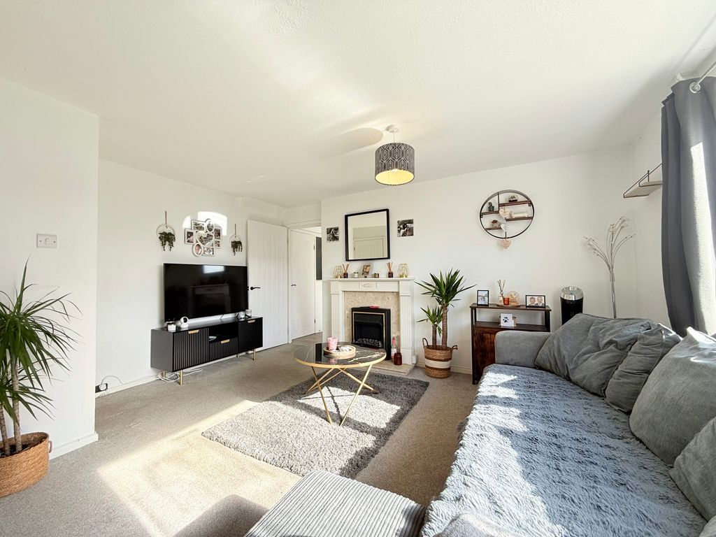 Property photo 2 of 11 Lounge