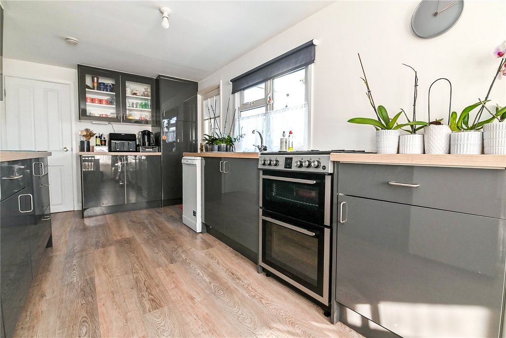 Property photo 2 of 15 Picture No. 14