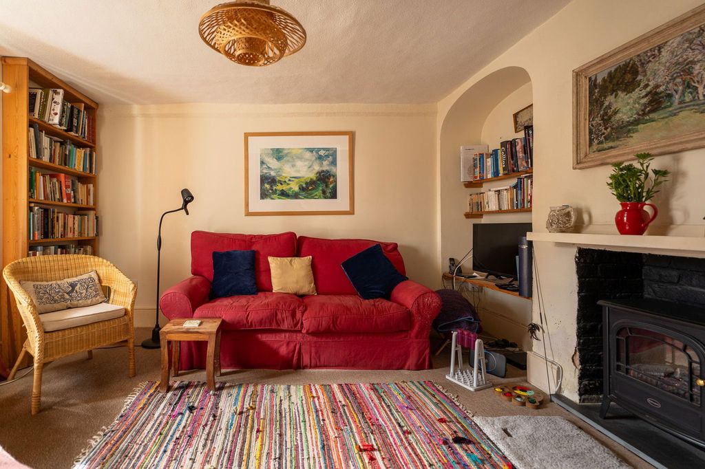 Property photo 2 of 25