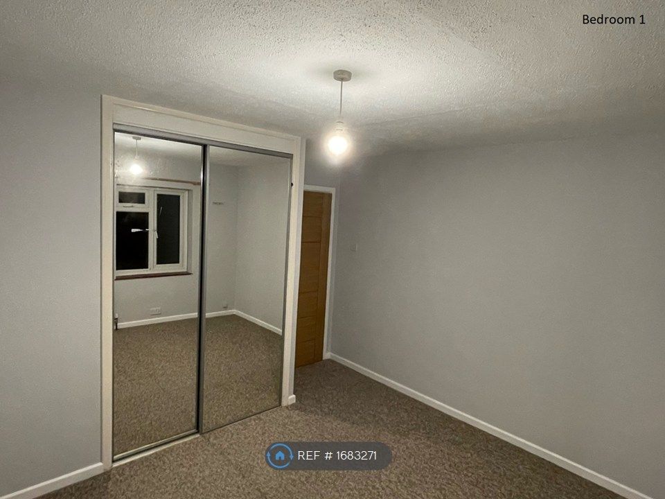 Property photo 1 of 11 Bedroom 1