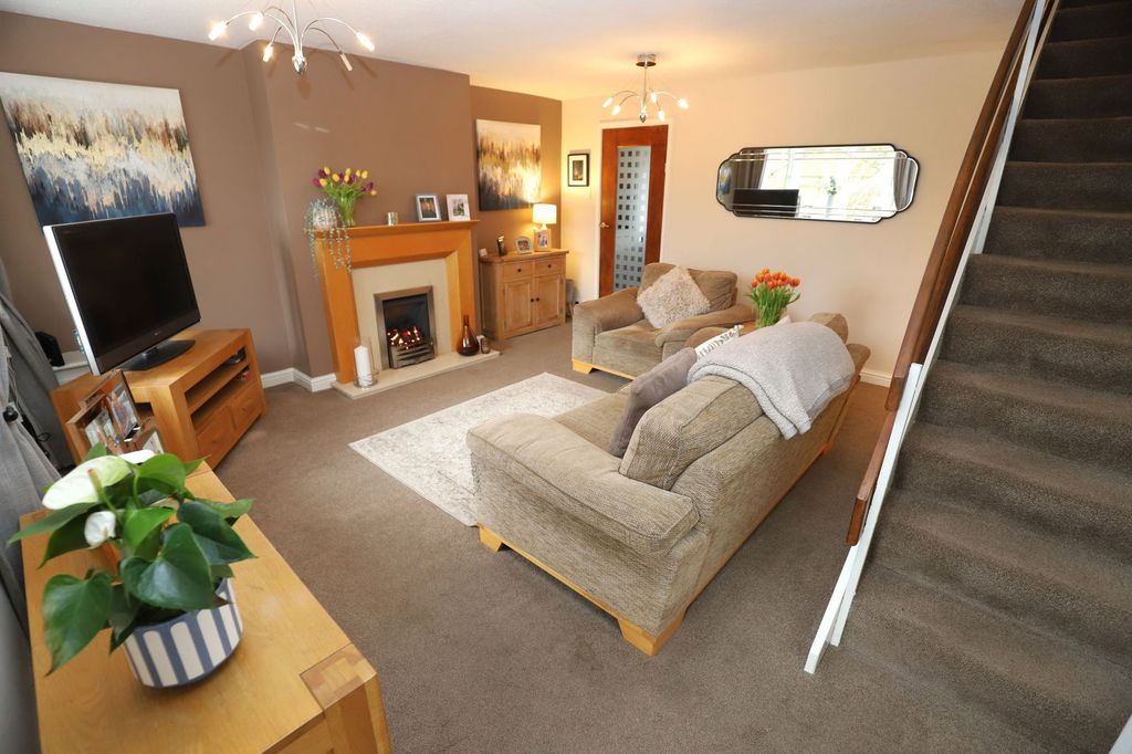 Property photo 2 of 28