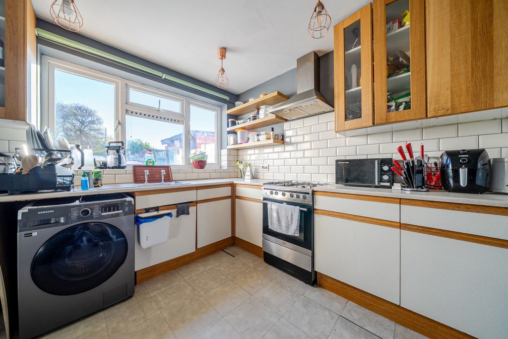 Property photo 2 of 20 Kitchen