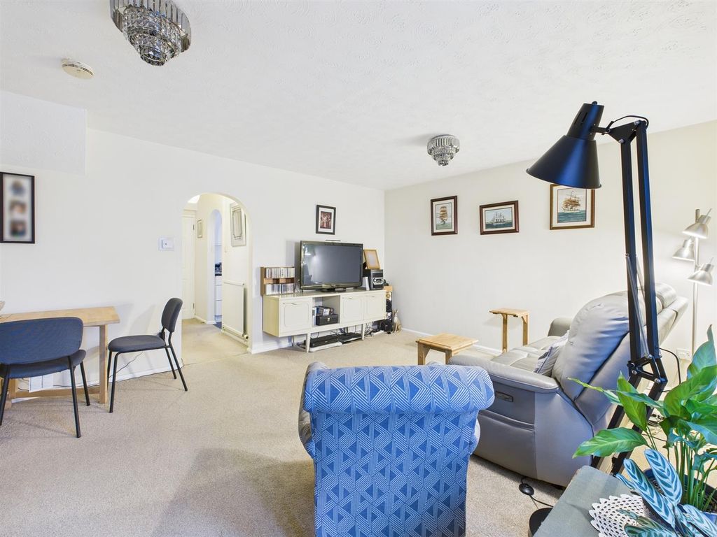 Property photo 3 of 12