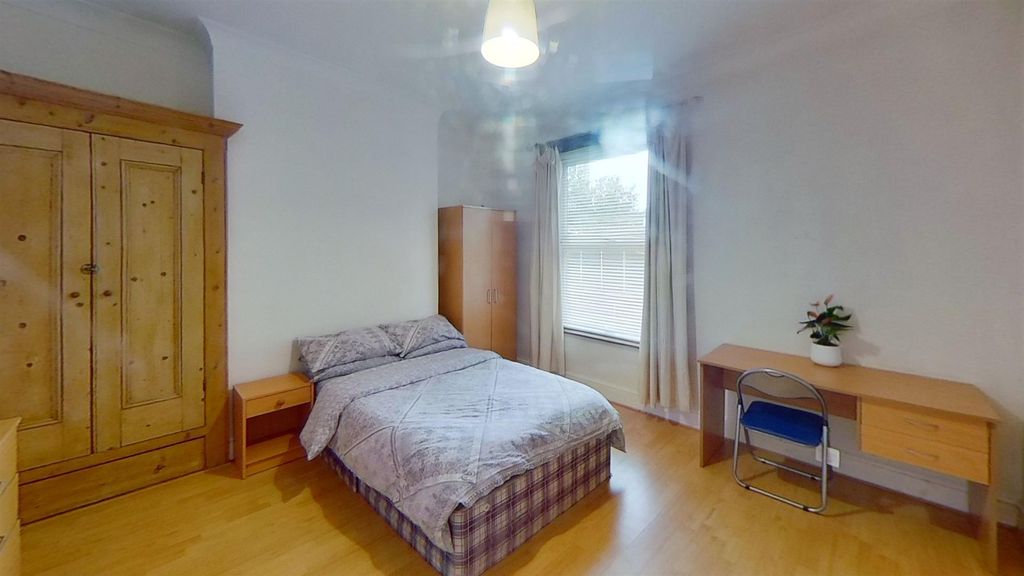 Property photo 3 of 9 5-Victory-Road-Bedroom(2).Jpg