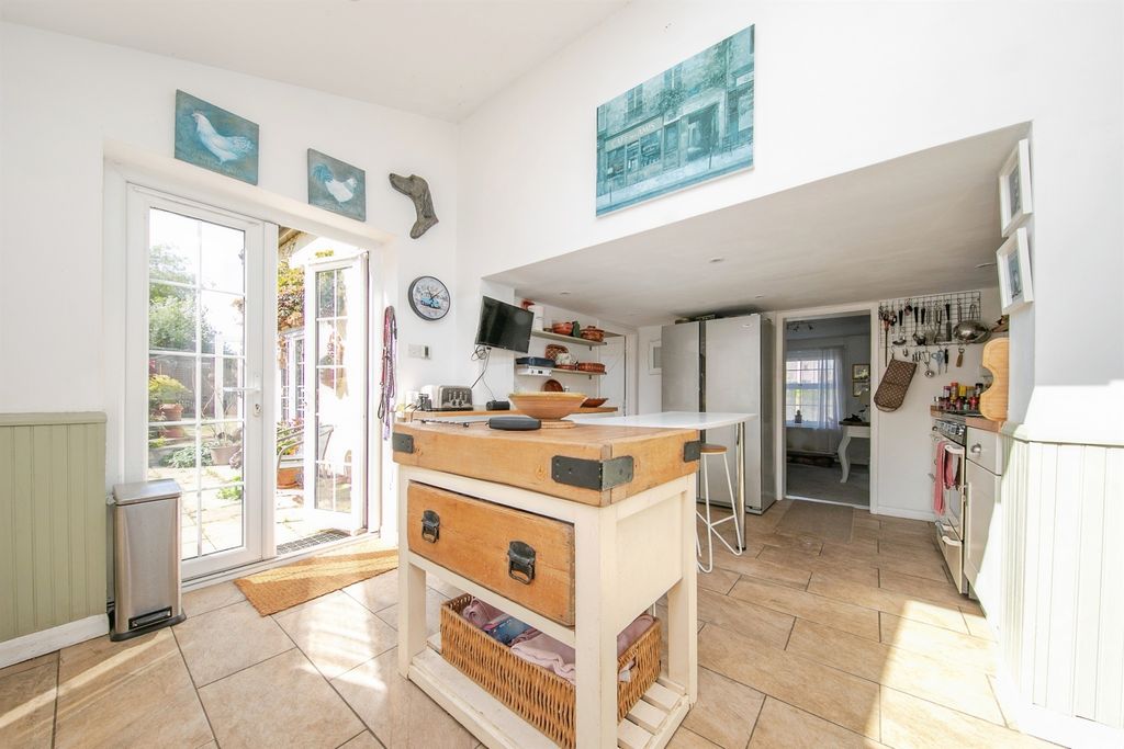 Property photo 2 of 19