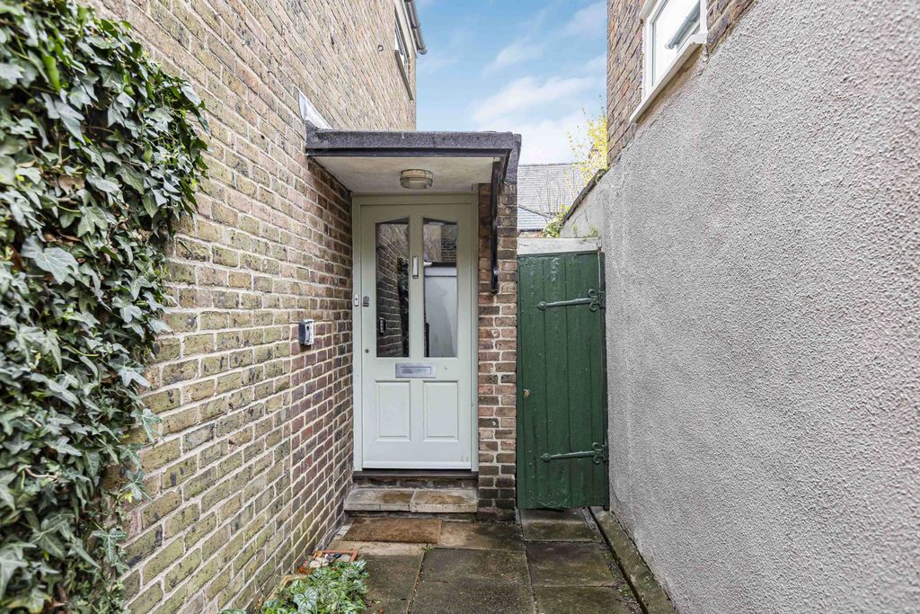 Property photo 3 of 19