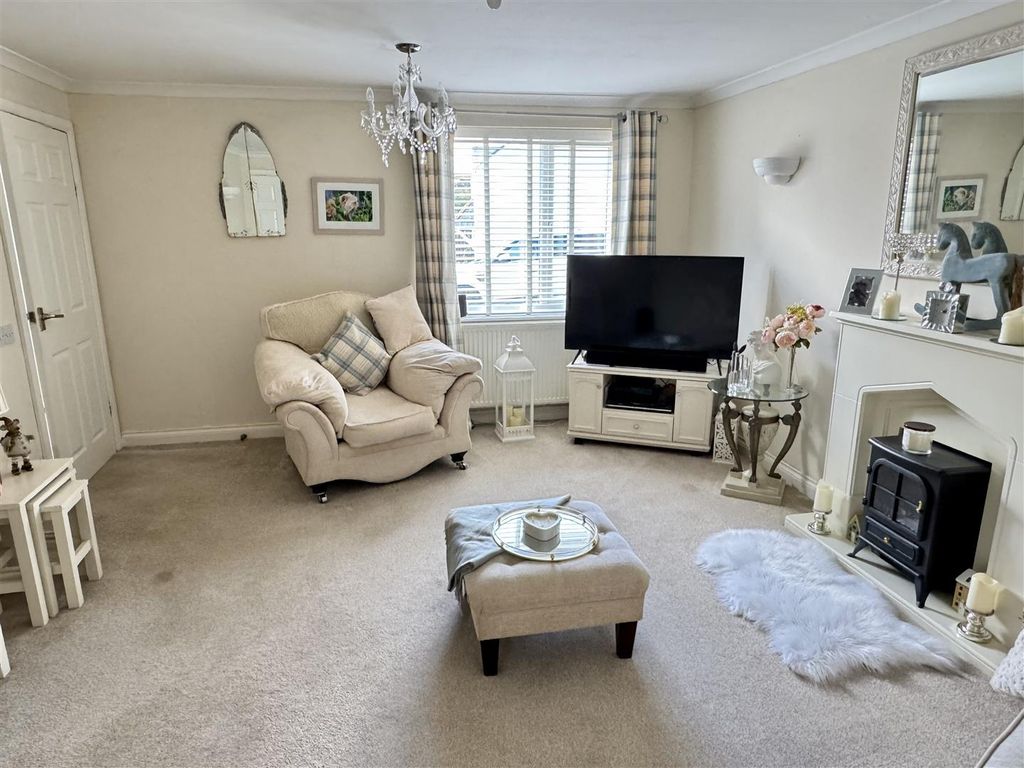 Property photo 2 of 30 Lounge