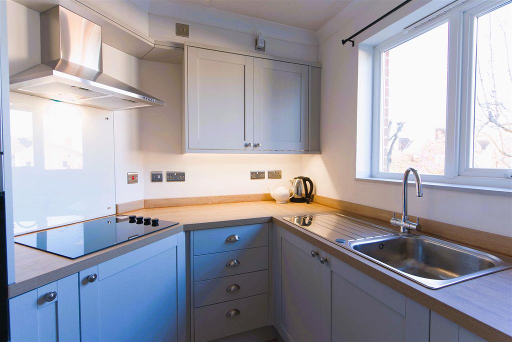 Property photo 2 of 12 Ross Court Kitchen 7.Jpg