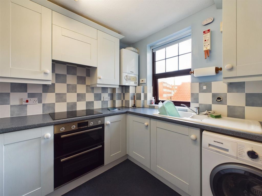 Property photo 2 of 17 Cam04116G0-Pr0033-Still010.Jpg