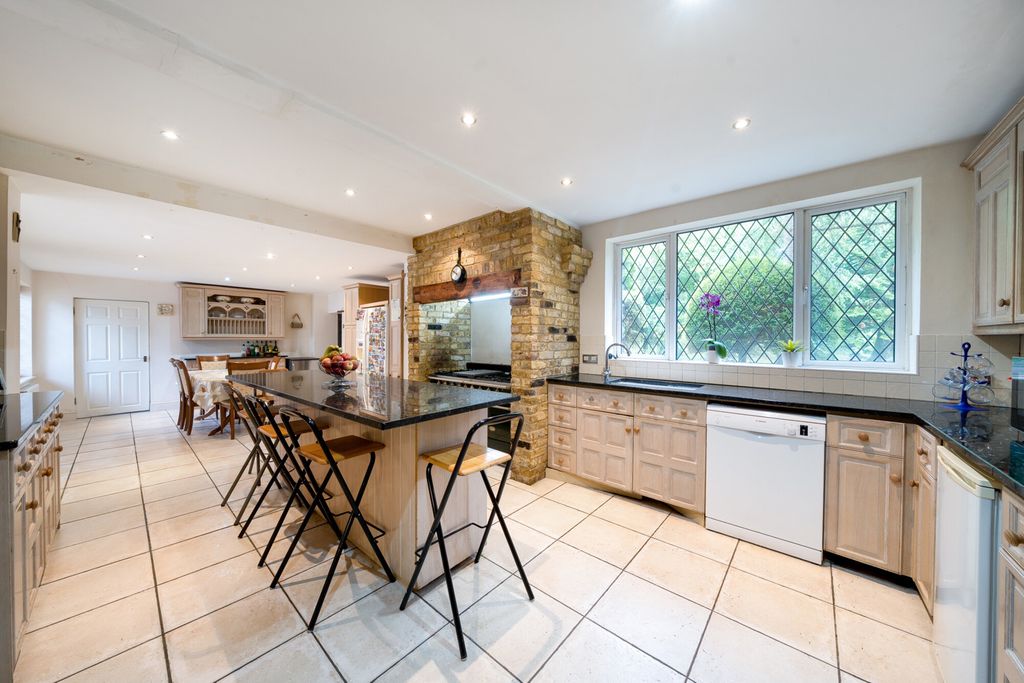 Property photo 3 of 34 1318479-19-687Bb9...