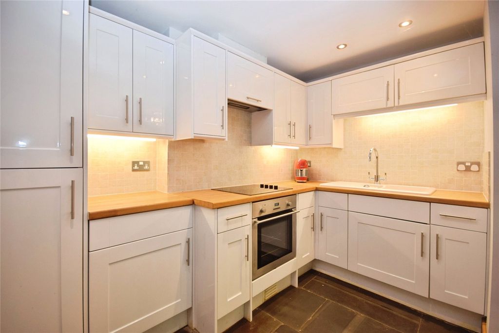 Property photo 2 of 19 Picture No. 21