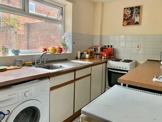 Property photo 1 of 10 Kitchen