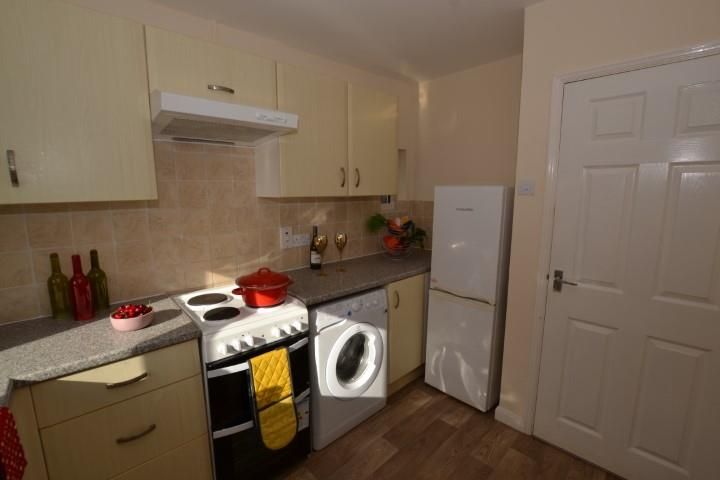 Property photo 2 of 11 3. Kitchen (14).Jpg