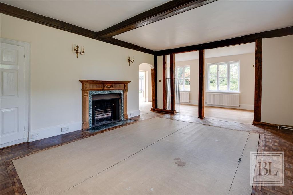 Property photo 2 of 31