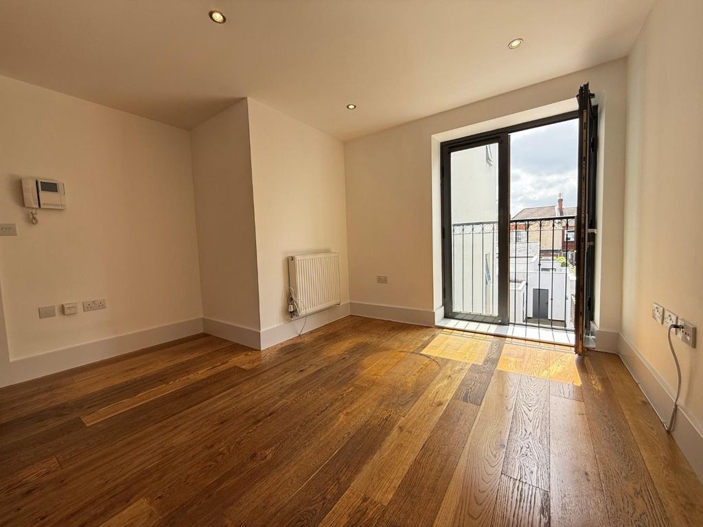 Property photo 3 of 8 3.Jpg