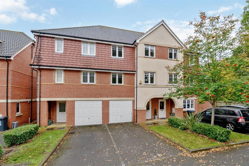 Property photo 1 of 15 Schoolgate Drive