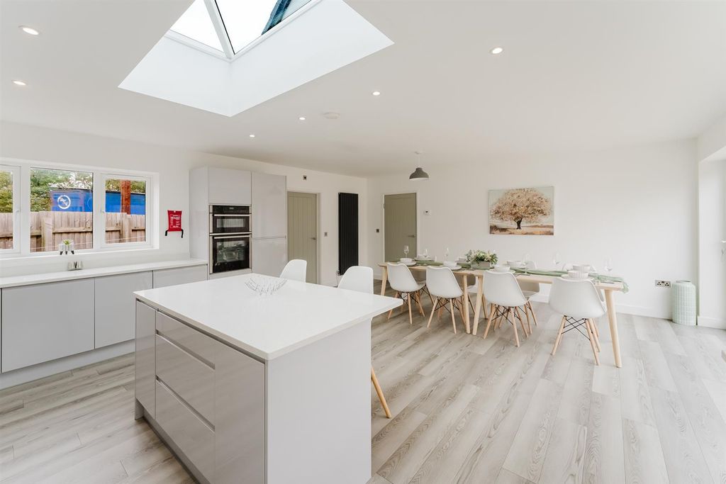 Property photo 2 of 25 Springfields 14.Jpg