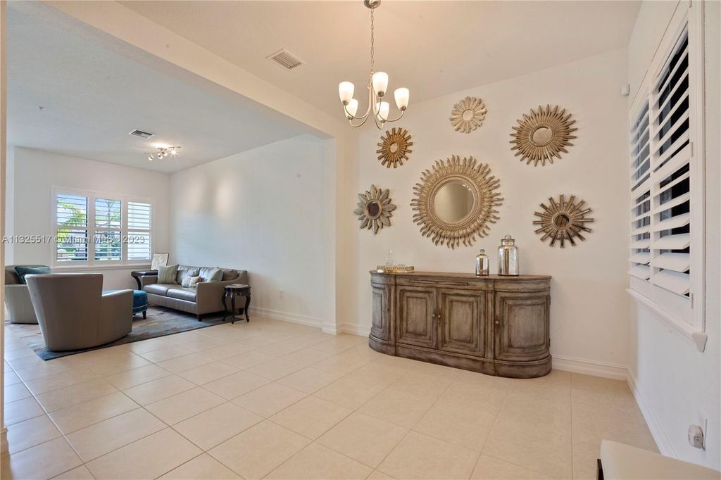 Property photo 1 of 32
