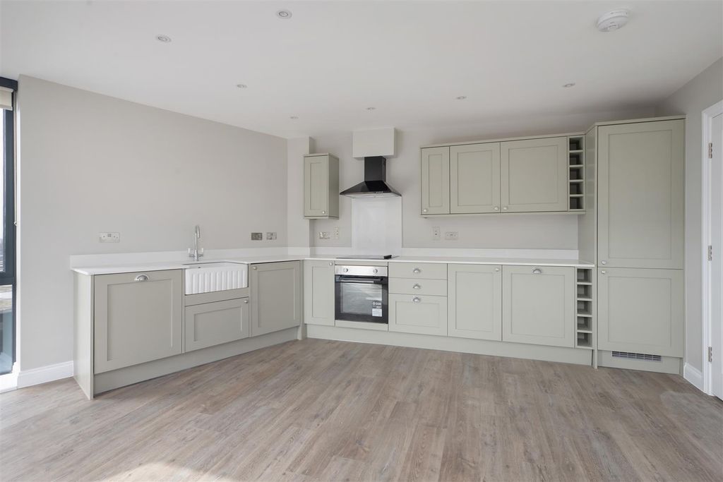 Property photo 3 of 23 Beach Walk, Whitstable