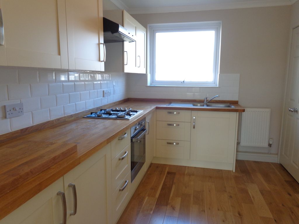Property photo 2 of 6 Modern Kitchen