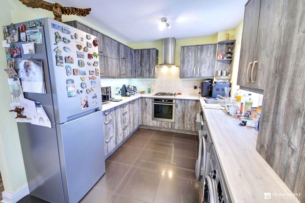 Property photo 3 of 18 Kitchen