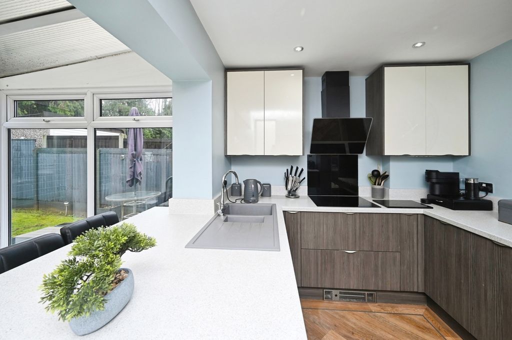 Property photo 2 of 8 Photo