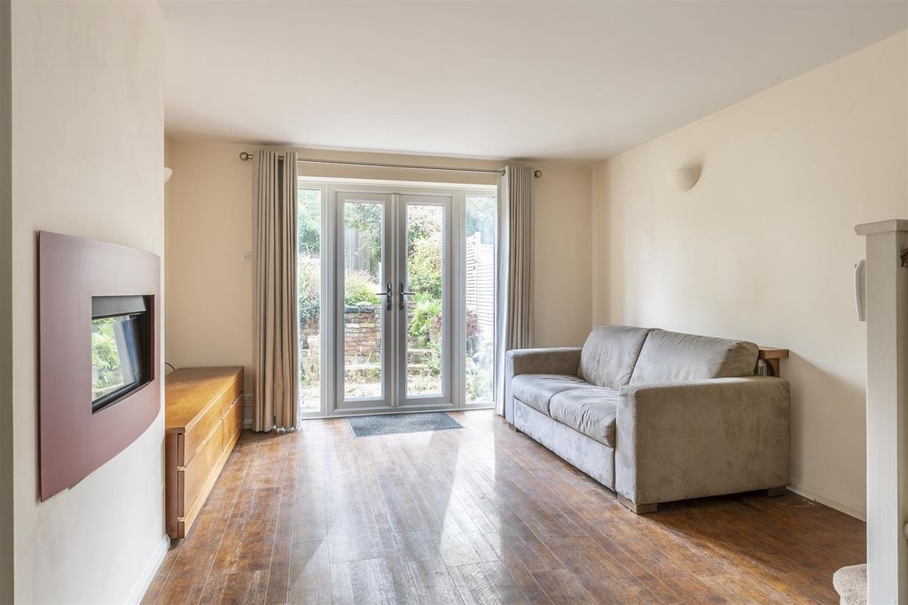 Property photo 3 of 25 Sitting / Dining Room