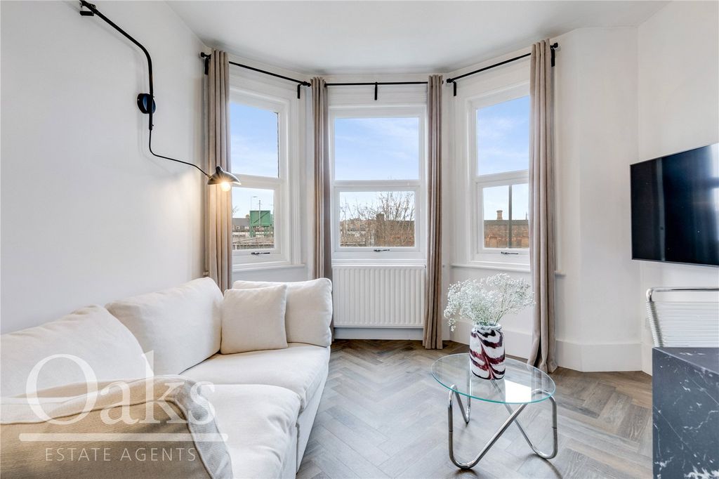 Property photo 3 of 8 Picture No. 10