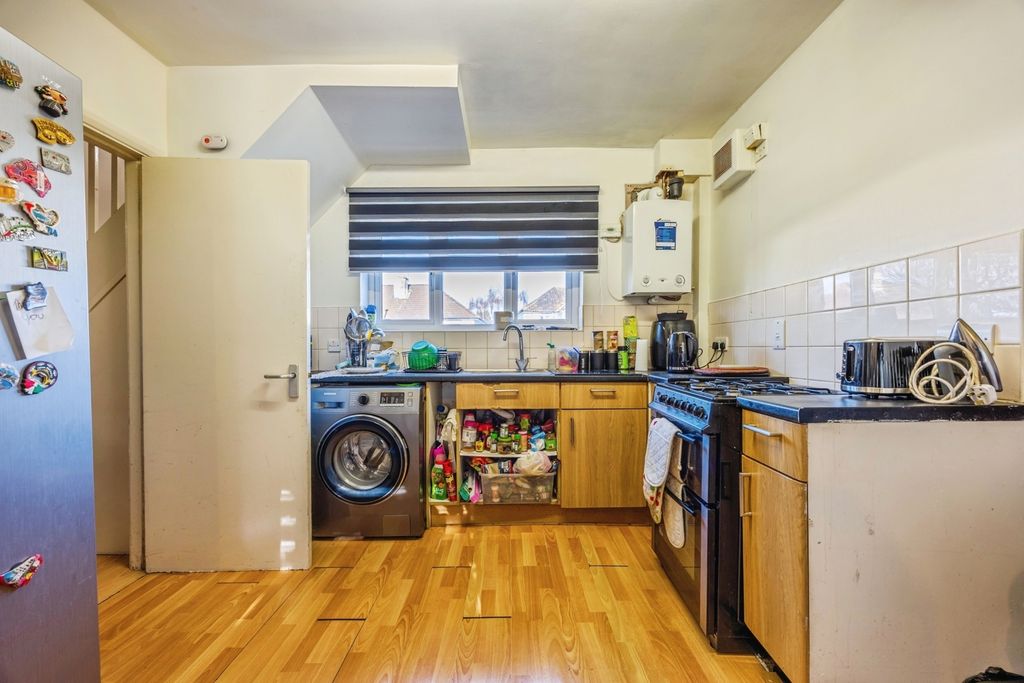 Property photo 3 of 11 Kitchen