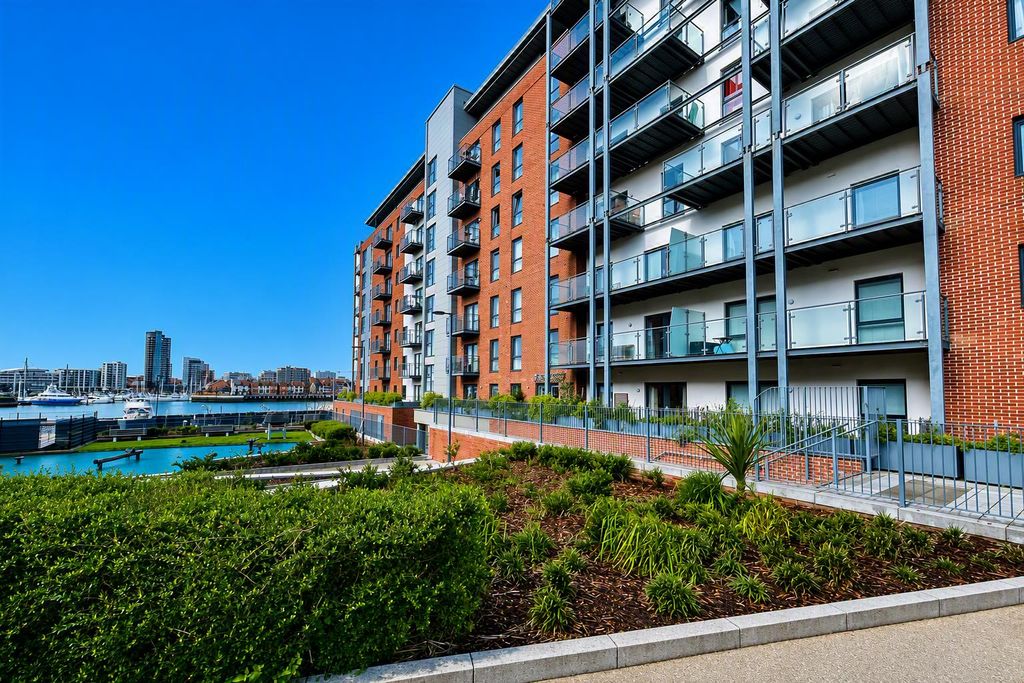Property photo 1 of 12 Balcony