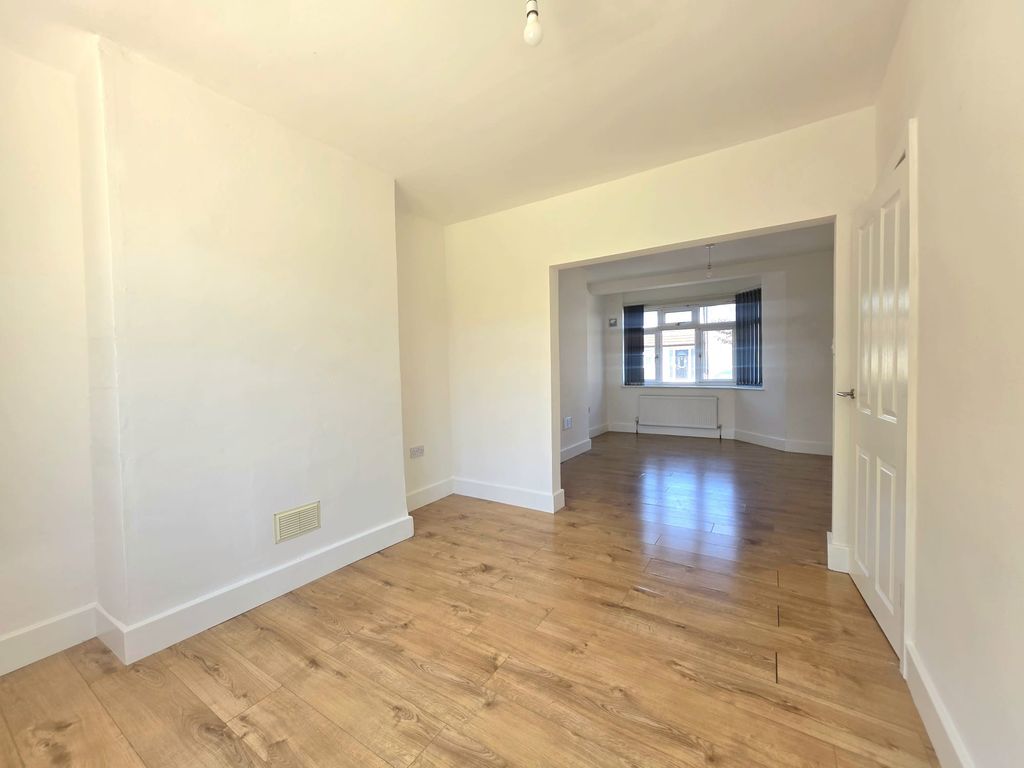 Property photo 3 of 18 Daf9c600-dc13-42F8-Bac7-7c66392E313c