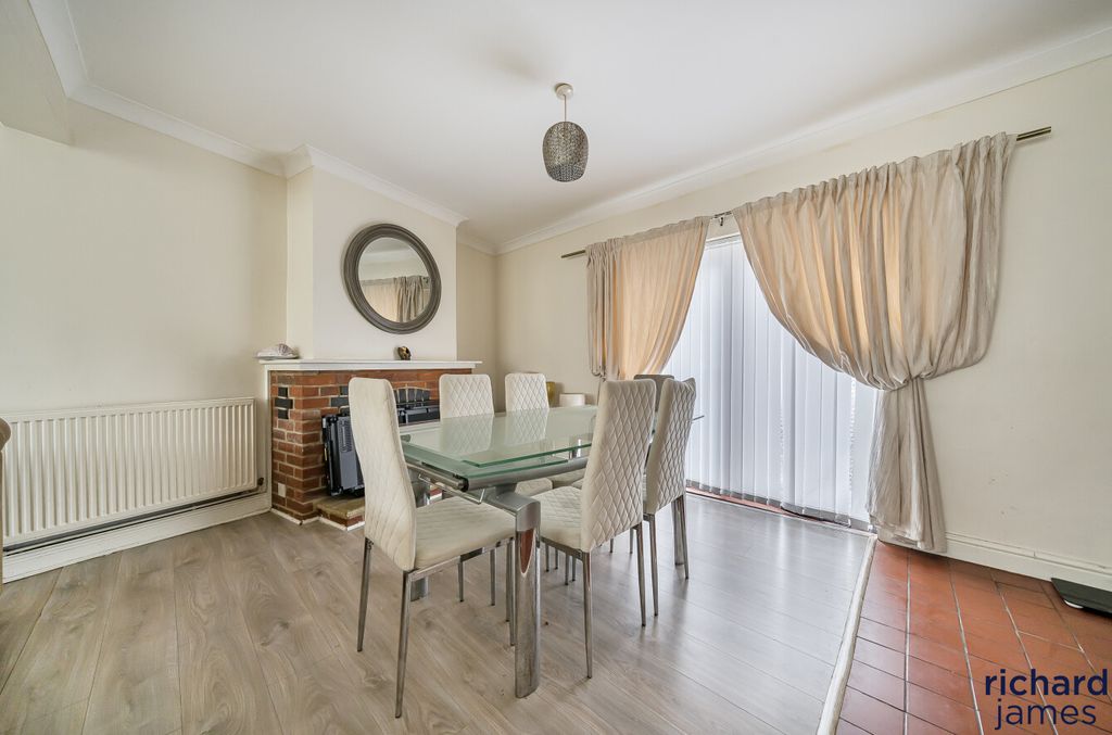 Property photo 2 of 12 838Cf46E93B549F1B2c850c997914694