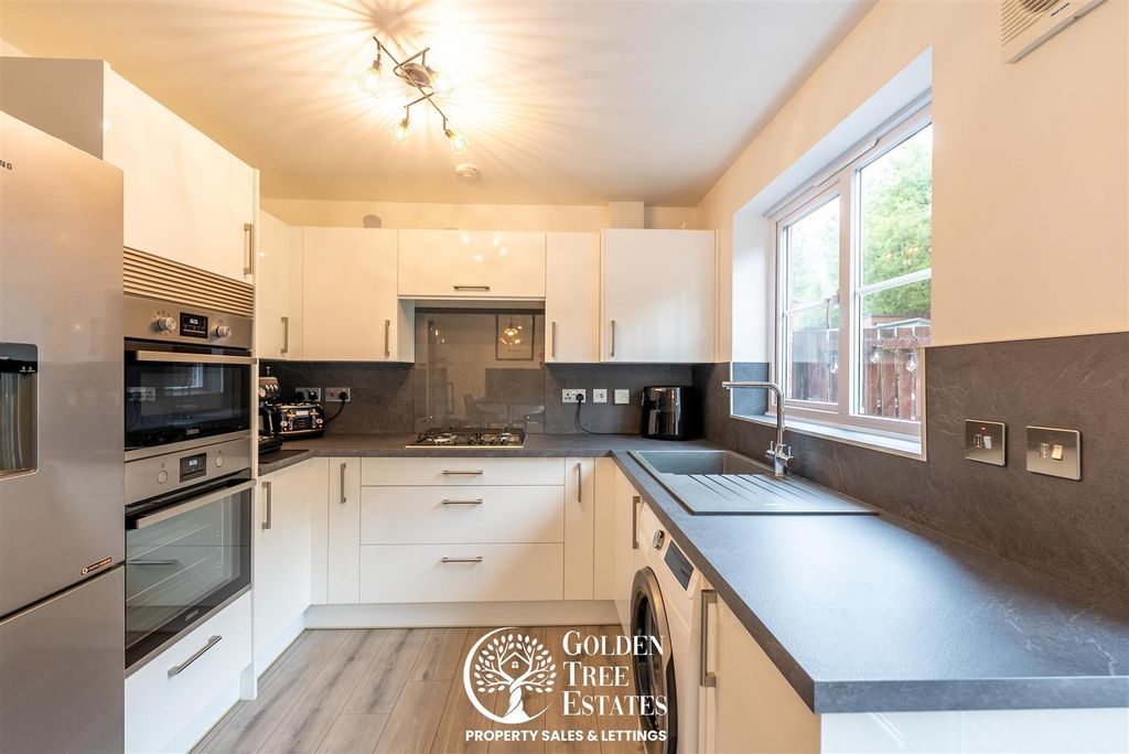 Property photo 2 of 33 Kitchen