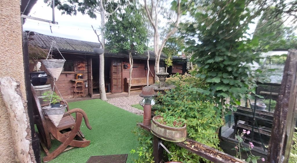 Property photo 3 of 34