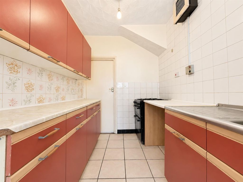 Property photo 1 of 10 Kitchen